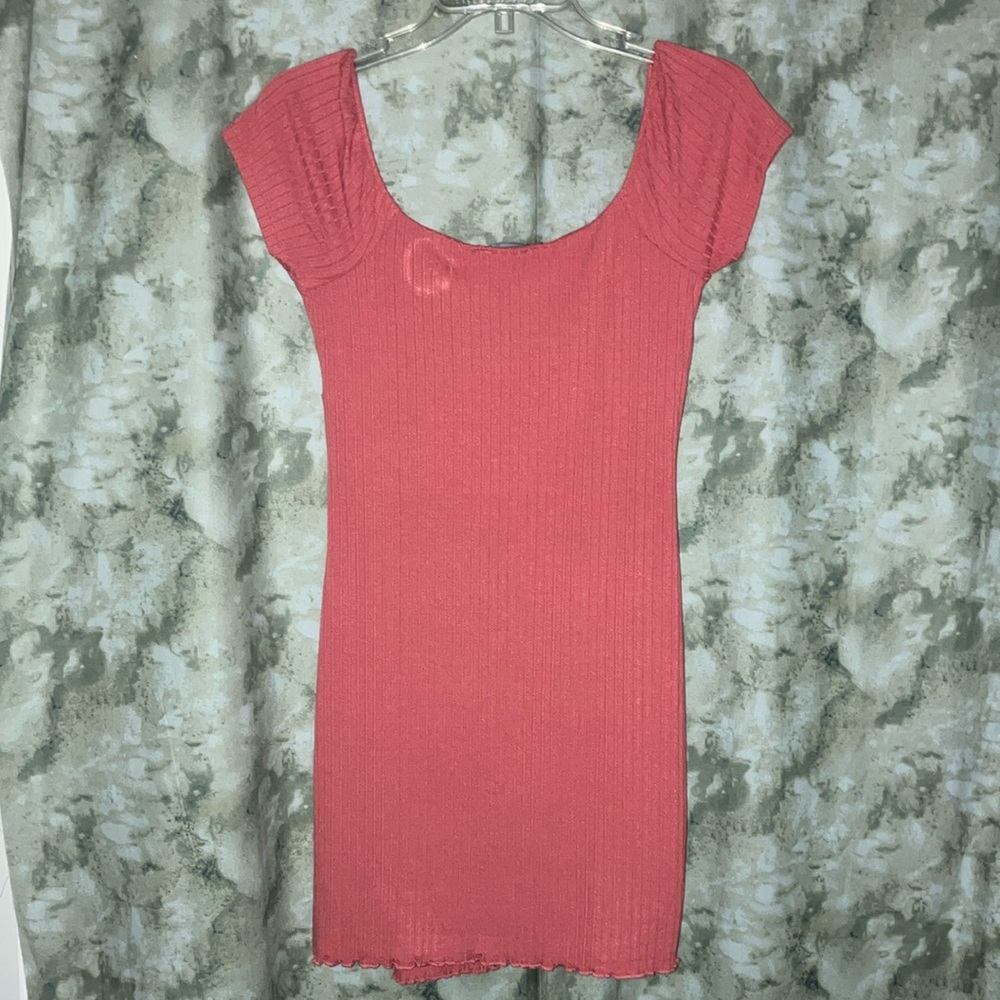 Pink Ribbed Short Sleeve Dress - Picture 5 of 5